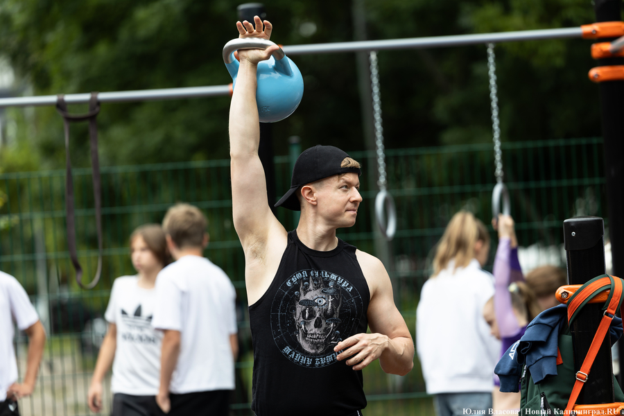 В Калининграде во второй раз за пятилетку открыли спортплощадку на Трибуца (фото)