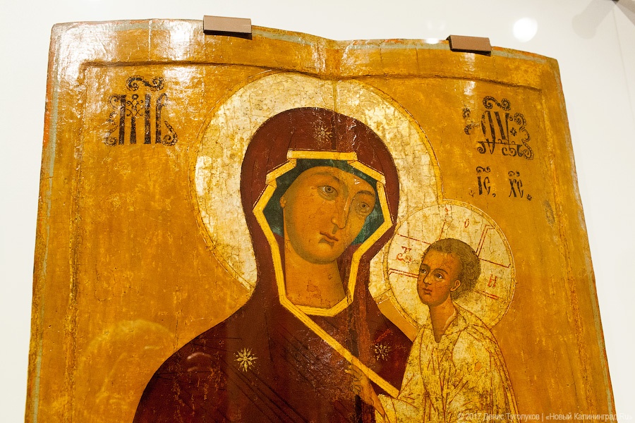 Из музеев Московского Кремля: в Калининград привезли древние иконы и оружие