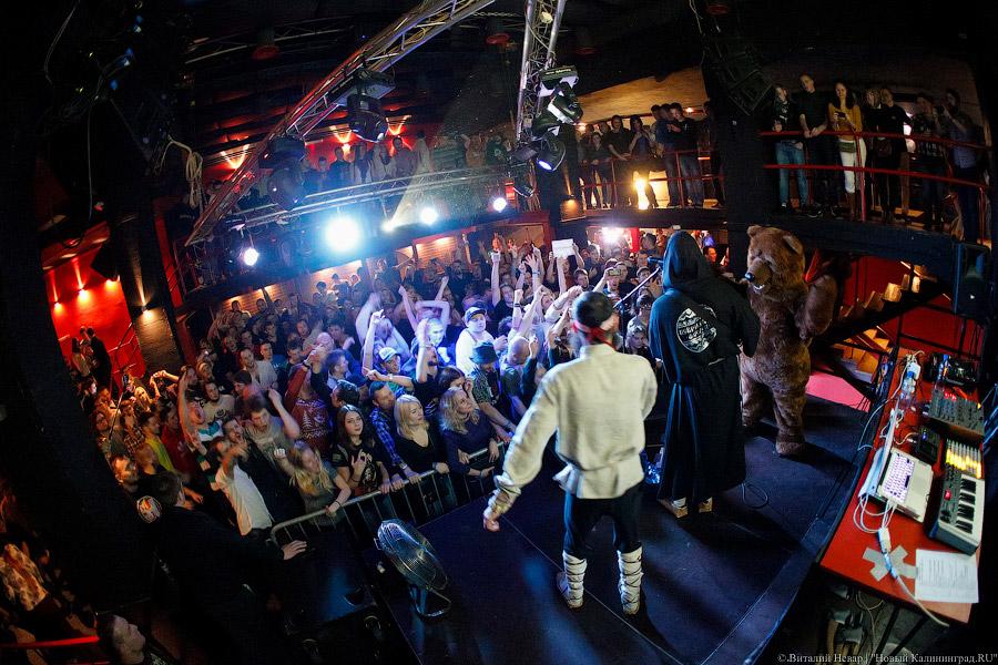  Лапти разбил об пол: на Вагонке прошёл концерт «Нейромонаха Феофана»