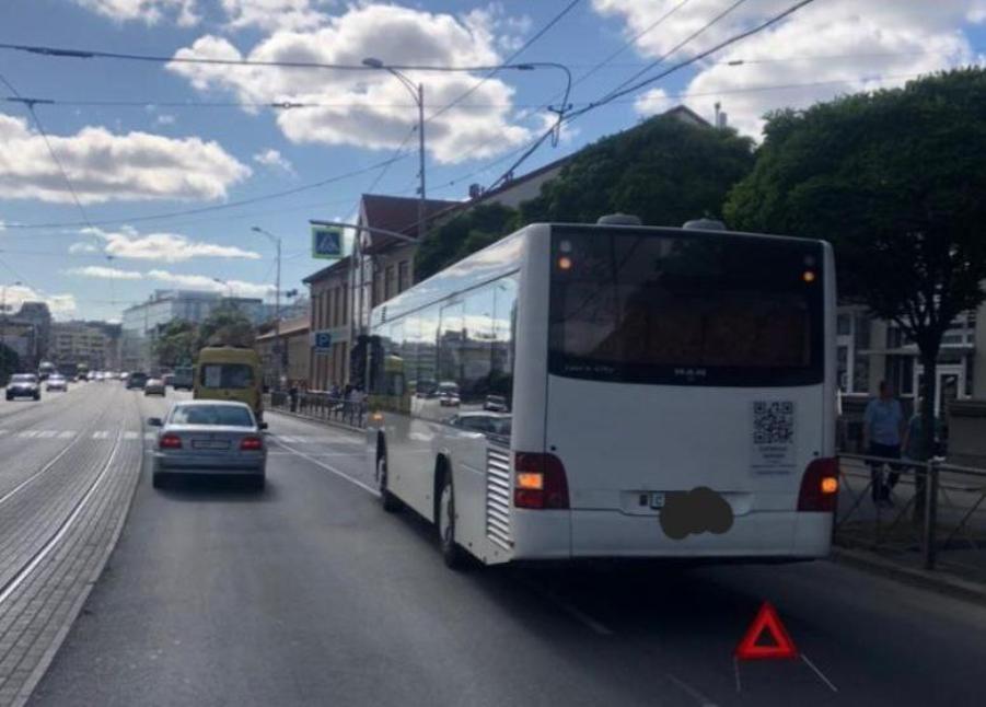 В Калининграде пассажирка автобуса получила травмы из-за резкого торможения
