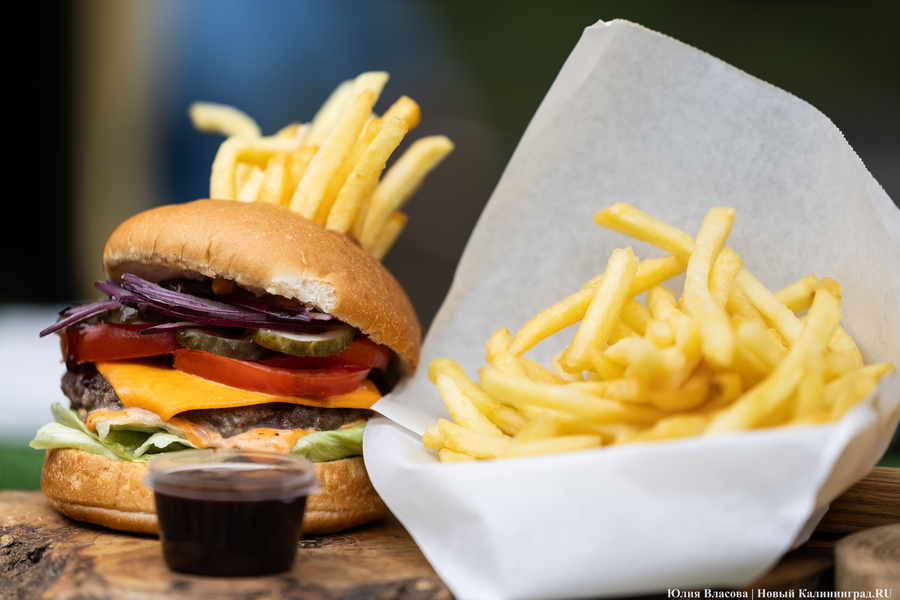 Прикидываясь Кантом: у Кафедрального собора открылась ярмарка (фото)