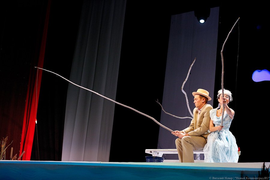 Попались на удочку: как прошла премьера спектакля «Рыбалка с Чеховым»