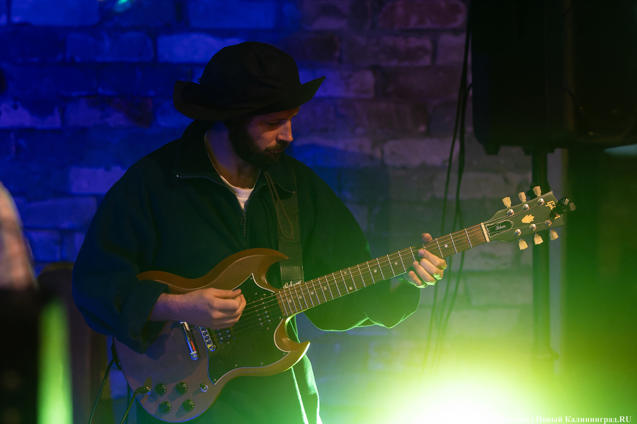 Индустриальные смыслы «Смены»: как прошёл фестиваль света в Кузнечном цехе (фото)