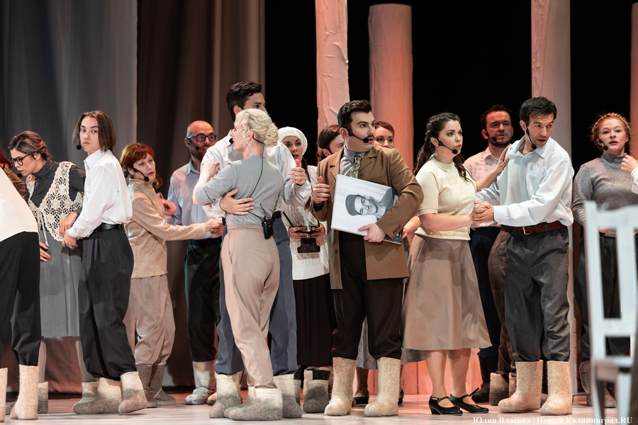 Воспевая любовь: в музтеатре прошел генеральный прогон мюзикла «Девчата» (фото)