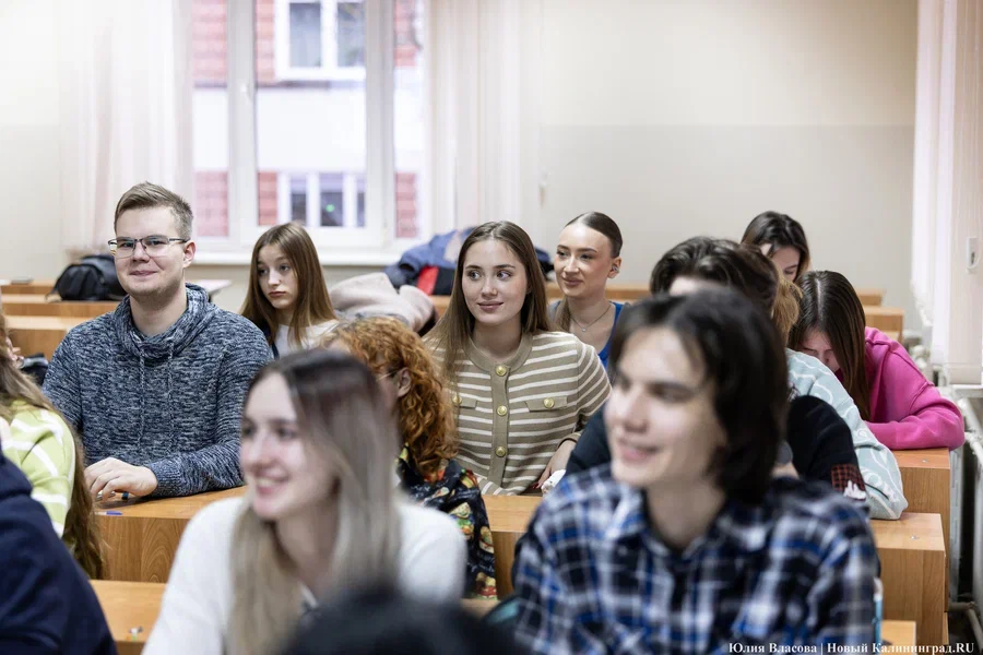 СМИ: более тысячи российских студентов смогут бесплатно посетить Севастополь