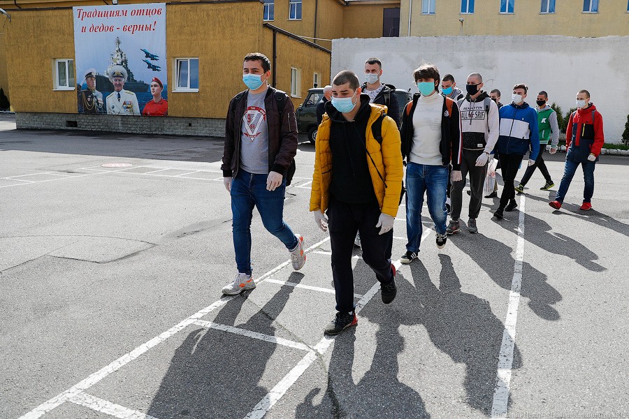 Масочный призыв: Балтфлот отправил первую команду новобранцев в воинские части