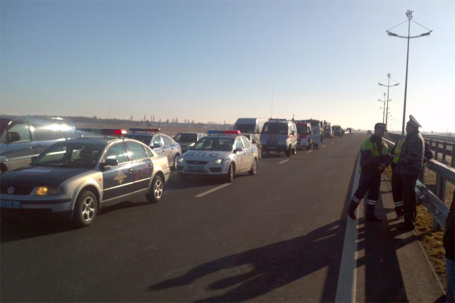 Часть Приморского кольца закрыта из-за поджога травы и крупного ДТП (+фото)