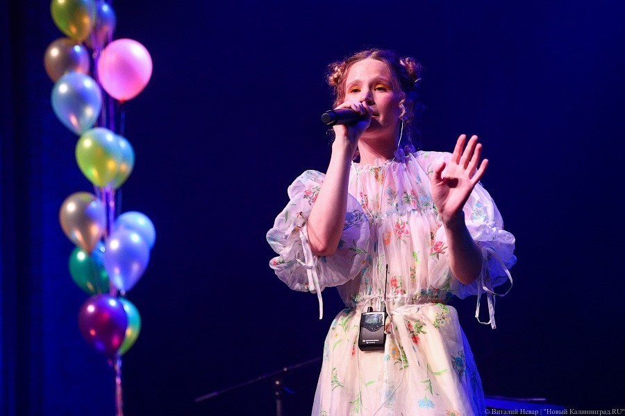 Пошумим за Тарковского: как прошёл концерт Монеточки за 100 рублей