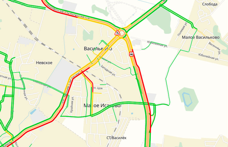 Перед Гурьевским кольцом из-за сломавшегося грузовика существенно затруднено движение (фото)