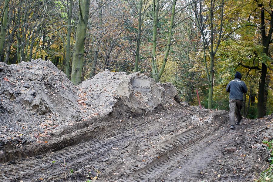 Бессель с ними: основание холма, где была Кенигсбергская обсерватория, срыли экскаваторы