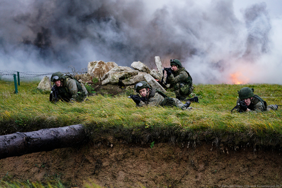 В условиях, приближенных к боевым: тренировка морпехов на психологической полосе препятствий