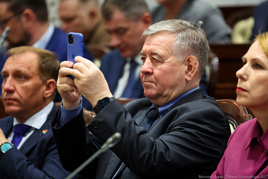 Карты, фотки, все дела: ежегодный отчет Антона Алиханова в фотографиях