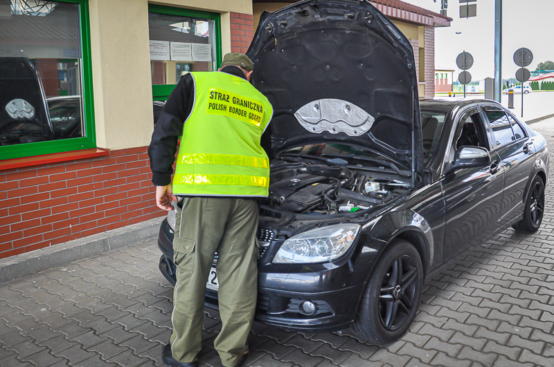 Житель Германии пытался въехать в регион из Польши на украденном «Мерседесе»