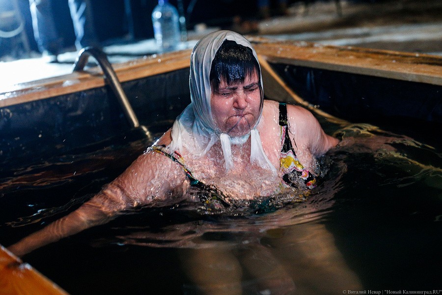 Окунулся, перекрестился: как прошли Крещенские купания в Калининграде (фото)