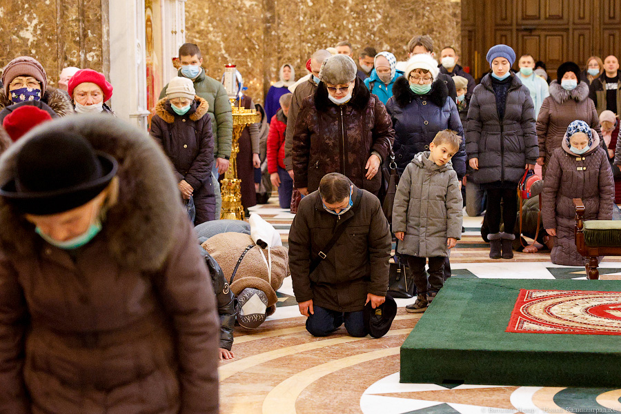 Без проруби, но с литургией: в Храме Христа Спасителя провели праздничную службу (фото)