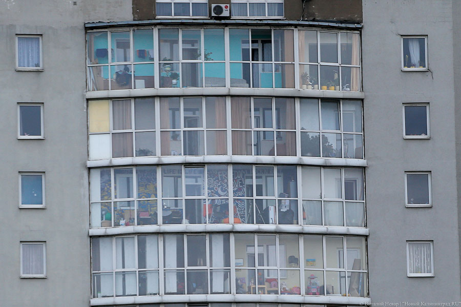В Калининграде погиб выпавший из квартиры на девятом этаже пенсионер