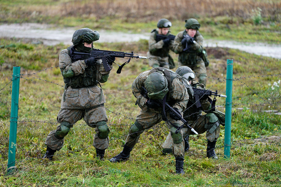 В условиях, приближенных к боевым: тренировка морпехов на психологической полосе препятствий