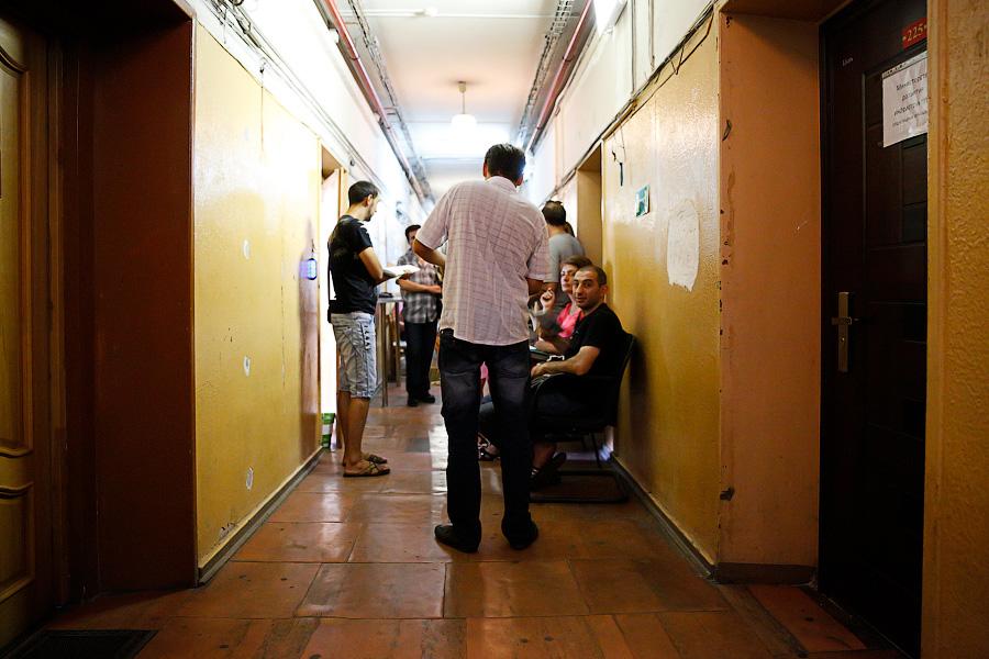 В поисках беженцев: что происходит в коридорах региональной миграционной службы