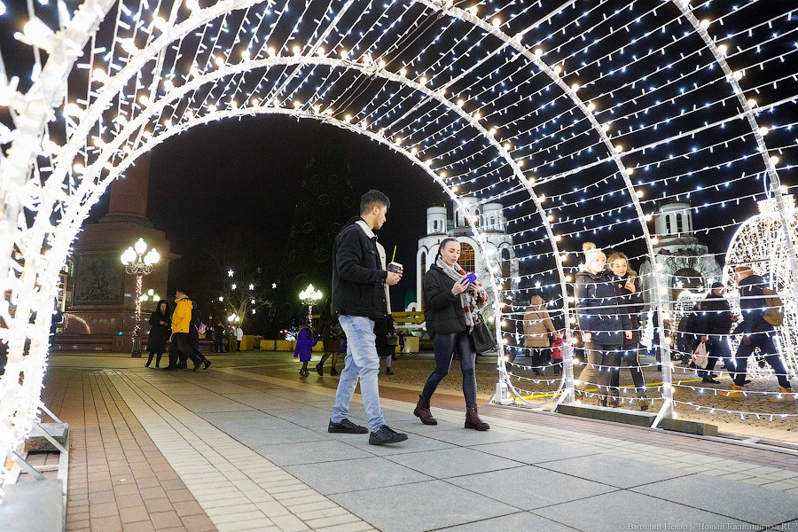 Открути оленю ушко: центр Калининграда украсили к Новому году (фото)