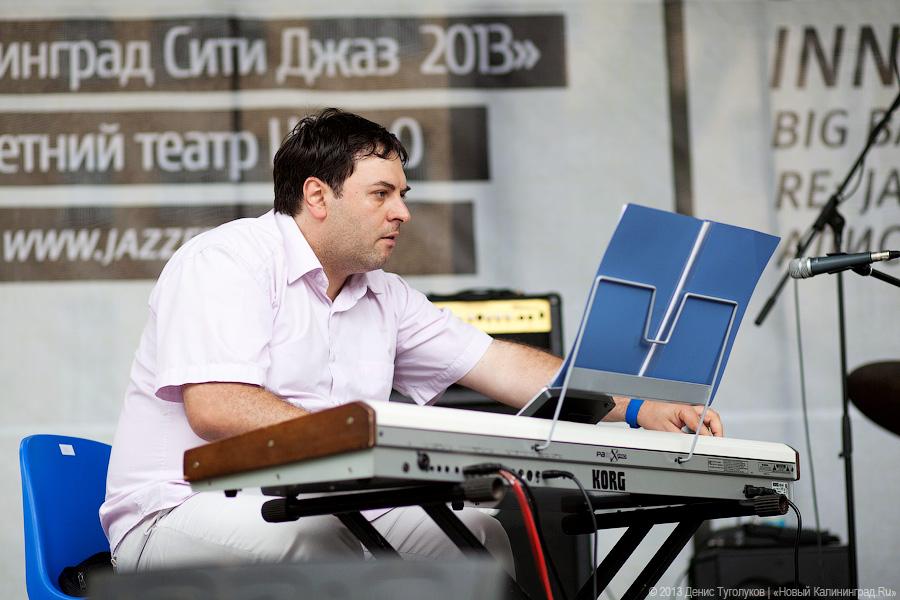 Джаз для вас: фоторепортаж с «Джаз-фонтана» у драмтеатра