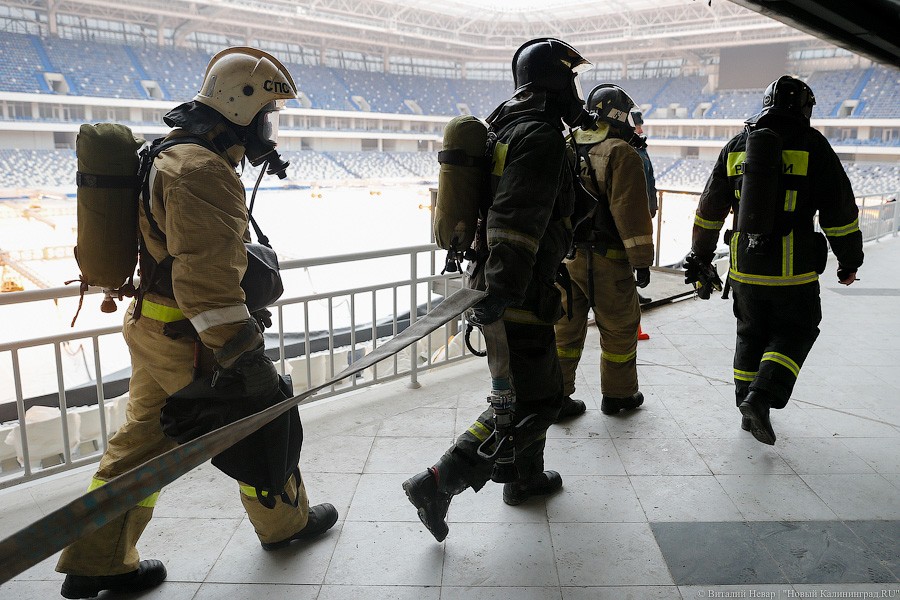 Просто «огонь»: масштабные учения МЧС на стадионе «Калининград» (фото)