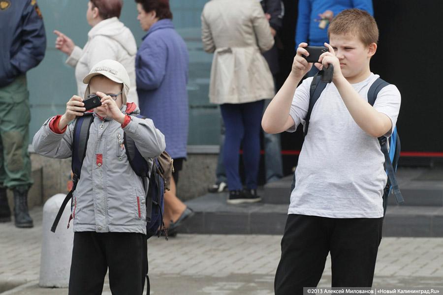 «Банки и бочки»: акция протеста финансированию Балтийской АЭС в Калининграде