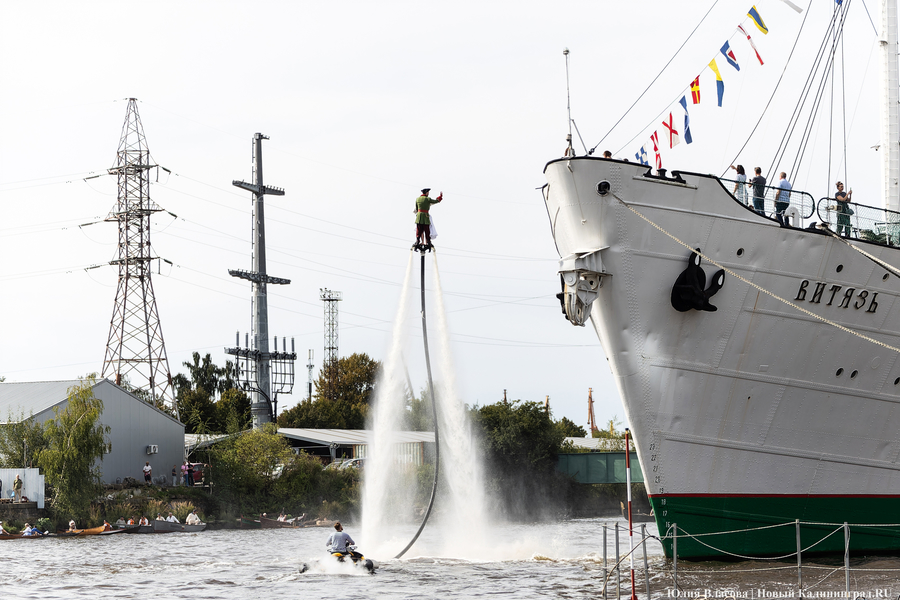 «Миля витязя», вальс байдарок и летающий моряк: как прошла «Водная ассамблея» (фото)