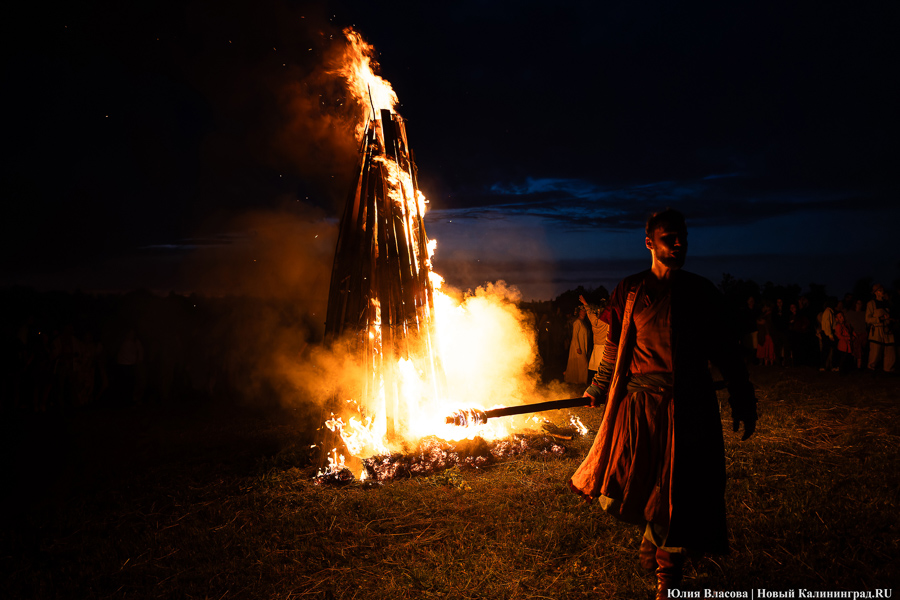 В свете пламени костра: как в Ушкуе отмечали праздник Ивана Купалы (фото)