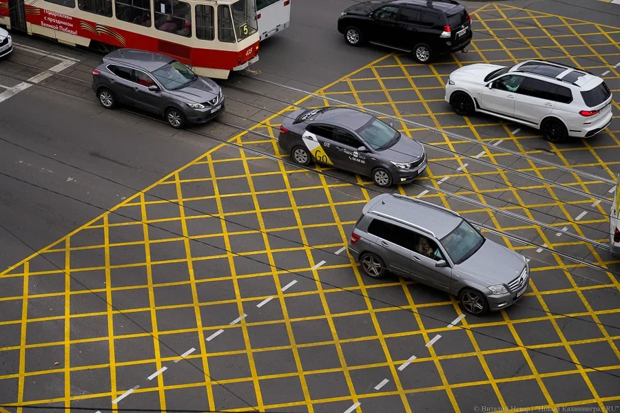 Власти предусмотрели 3,2 млн руб. на перевозки двух сенаторов и трёх депутатов