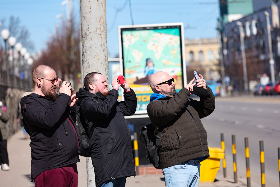 Улучшенная копия: акротерий «Движение и время» вернулся на историческое место (фото)