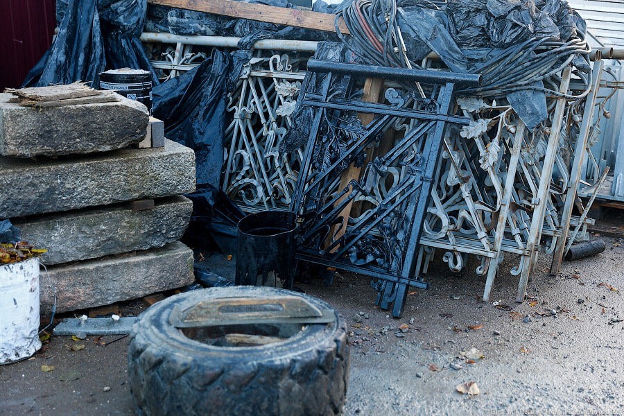 В Немане мужчины украли с могилы оградку, но не успели ее продать