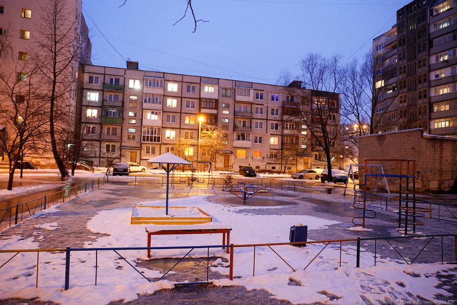 Ледовый остров: под второй эстакадой прорвало трубопровод (фото)