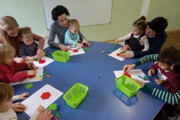 Идет набор в группы раннего развития Психологической студии «Белая Ворона»