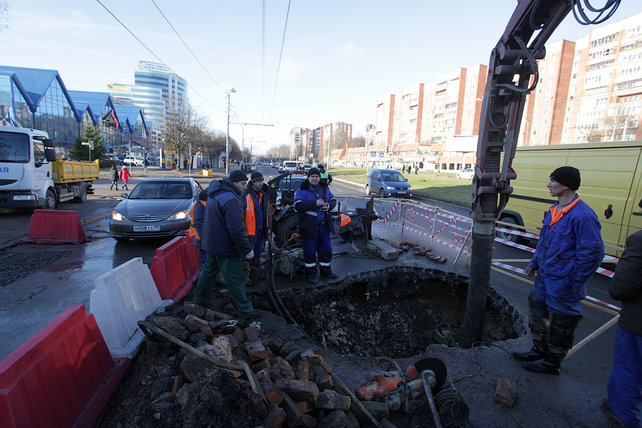Московскому труба: что случилось на одной из главных дорог города (фото)