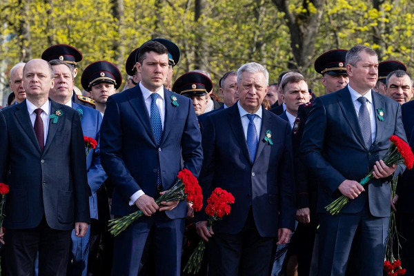 Разница в 2-4 раза: как областные власти закупили цветы на 2,5 млн рублей