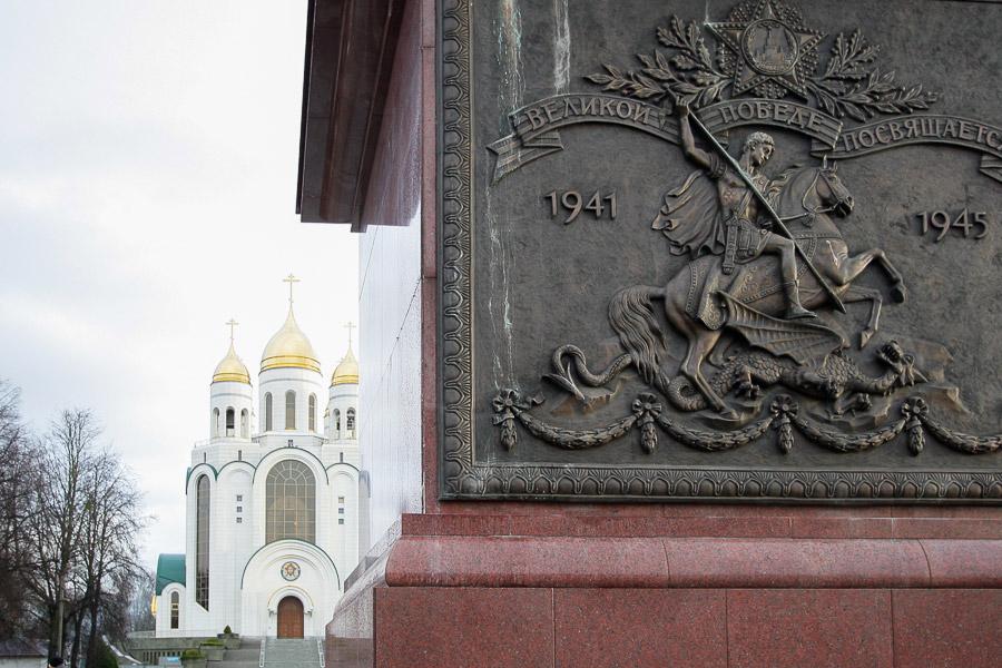 Победа и триумф: отчего на площади Победы появляются трещины и солевые отложения