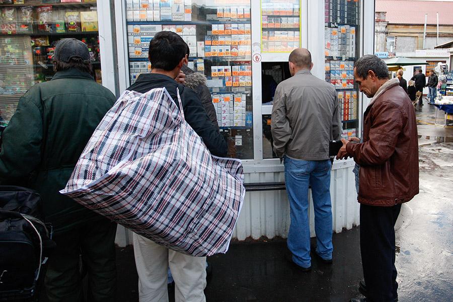 По-русски не понимаю: на Центральном рынке прошел рейд по поимке нелегалов