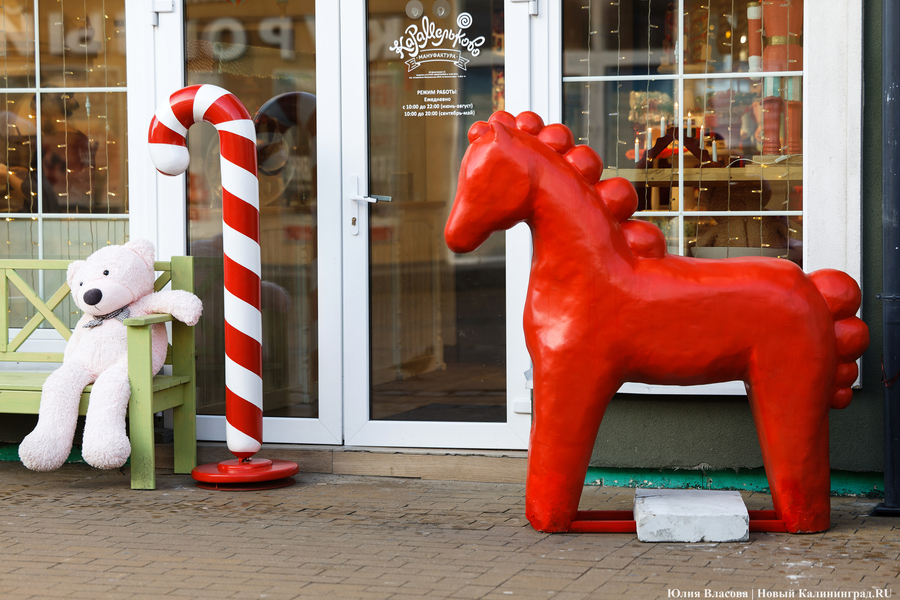 В царстве огненной лошади: как украсили Зеленоградск к Новому году (фото)
