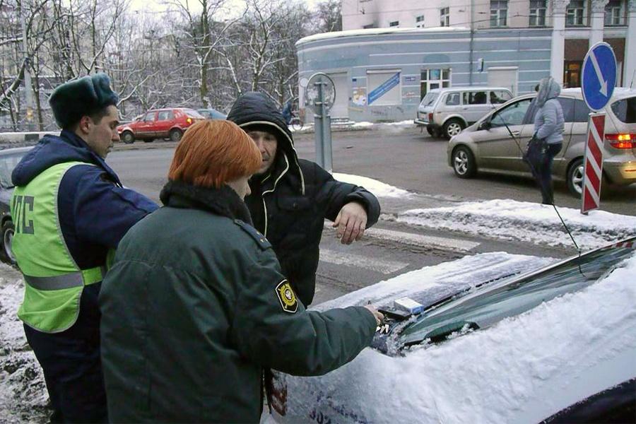 Руководство ГИБДД Калининграда задержало мужчину, угнавшего авто от детсада (+фото)