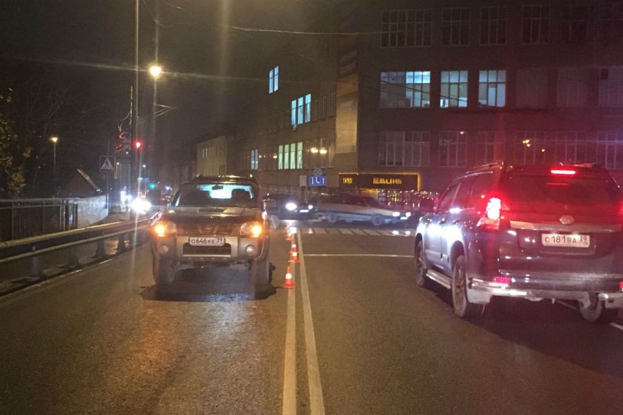 На ул. Озерова «Ниссан» сбил 20-летнюю девушку