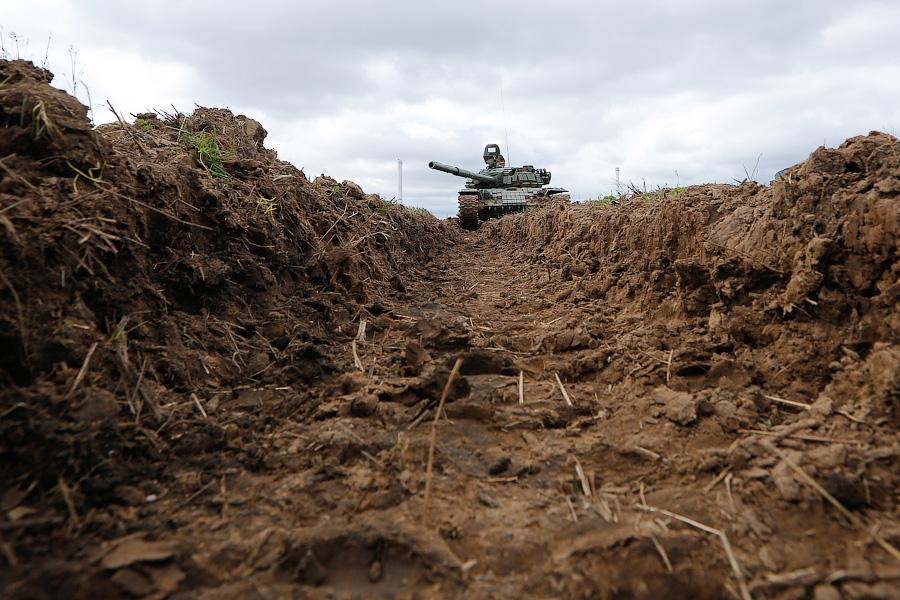 Быстрый и точный: в Калининградской области танкисты готовятся к биатлону