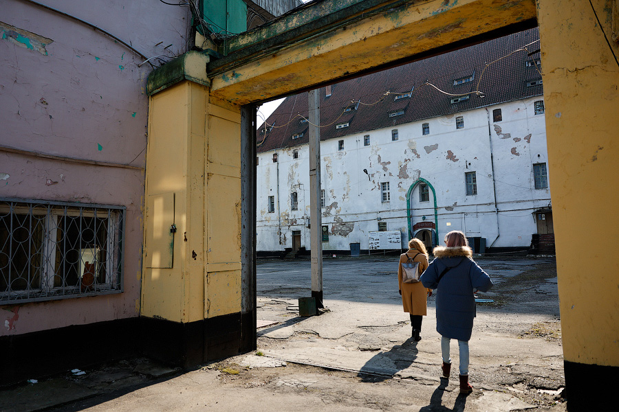 Домик из волчьих черепов: колония в замке Тапиау глазами бывшего политзаключённого (фото)