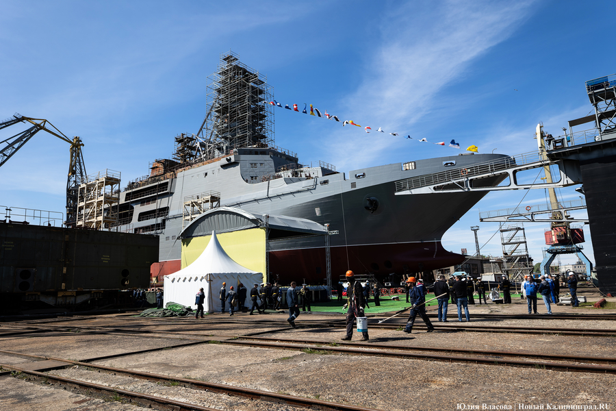 Флагман ВМФ России: в Калининграде спустили на воду большой десантный корабль (фото)