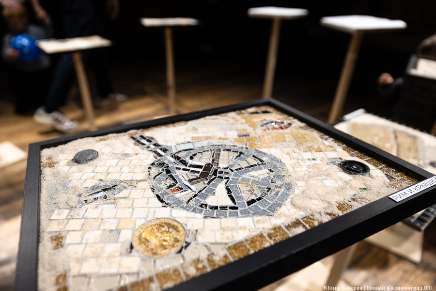 Что останется после нас: в «Воротах» открылась выставка современной мозаики