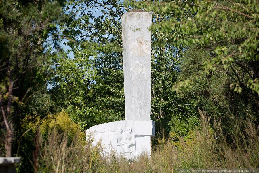 «Невечная память»: что осталось от монумента в Пененжно (фото)