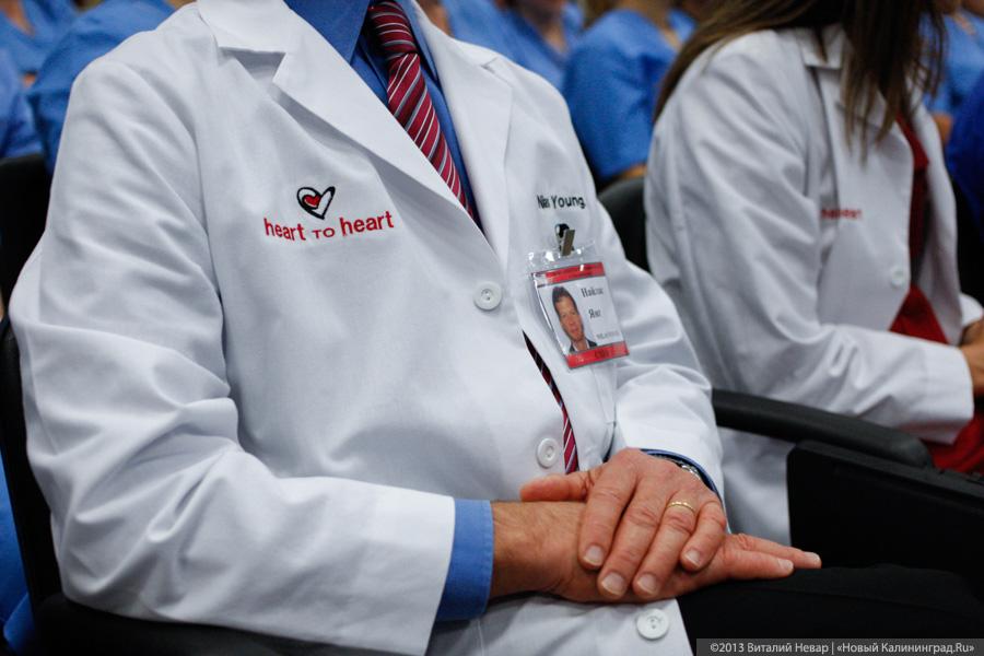 Больше не бездомные: первым медикам кардиоцентра вручили ключи от квартир