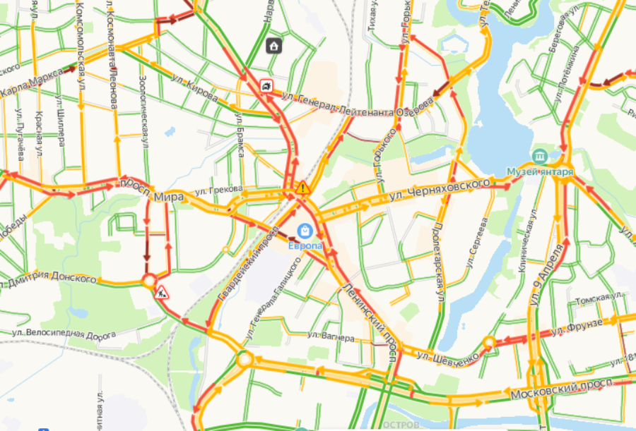 Центр Калининграда среди рабочего дня «встал» в пробках