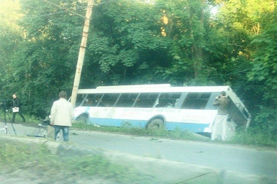 В Калининграде перевернулся троллейбус с 8 пассажирами, ехавший из пос. им. Космодемьянского (фото)