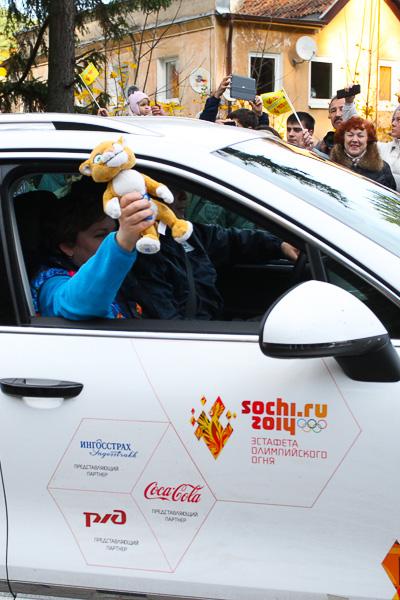 «Огоньку не найдется?»: Светлогорск встретил олимпийскую эстафету