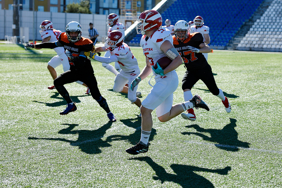 Пролёт «Ястребов»: как в Калининграде сыграли в американский футбол (фото)